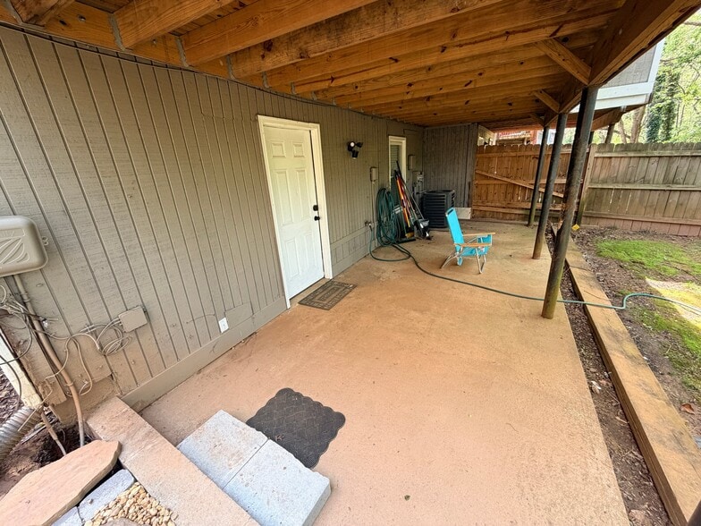 Building Photo - 866 Brandy Oaks Ln