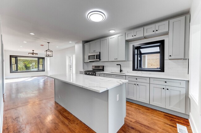 Building Photo - 2508 Kenilworth Ave