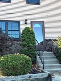 Building Photo - 159 Village Green Way