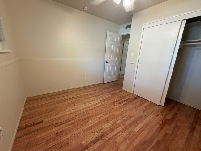 Building Photo - 4 bedroom house in Orangevale on a huge lot