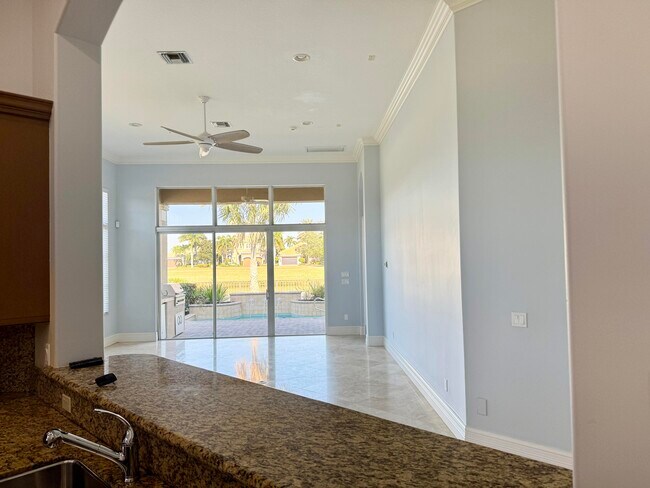 Building Photo - 164 SE Santa Gardenia