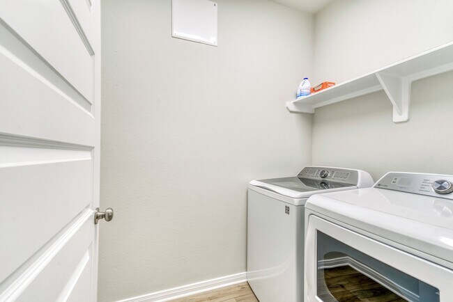 Building Photo - 15225 Still Water Mdw Lp