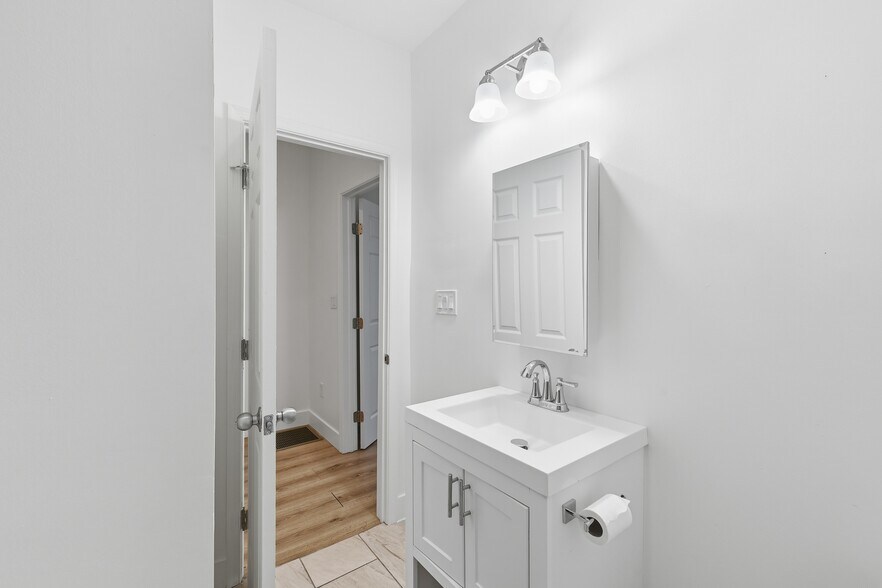 Building Photo - 2542 HARFORD Rd