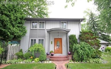 Building Photo - 615 Davis Ave