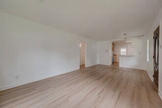 Building Photo - 2051 Santa Rosa St