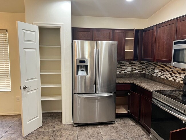Building Photo - 4137 E Shadow Branch Dr