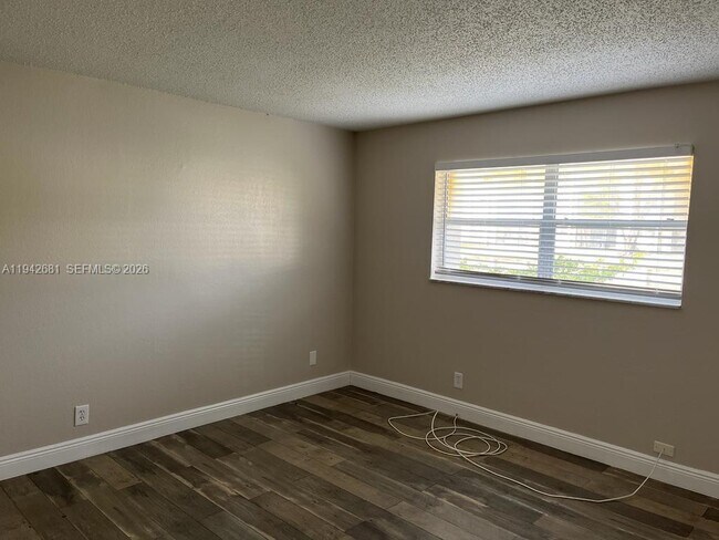 Building Photo - 8051 N Colony Cir