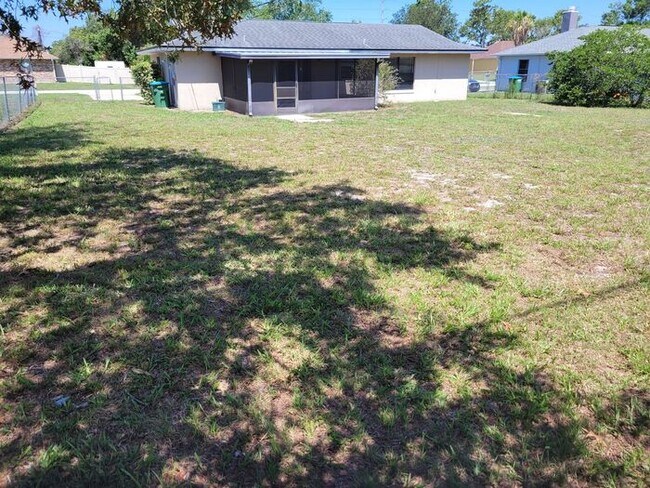 Building Photo - Beautiful 3BR in Deltona Lakes! MOVE IN SP...