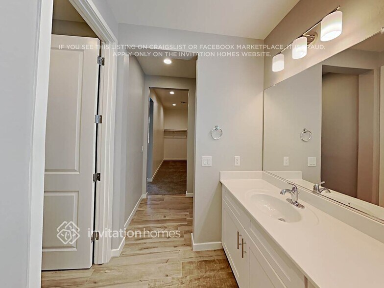 Building Photo - 7331 S 23rd Dr