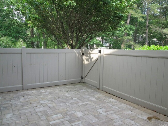 Building Photo - 229 Springmeadow Dr