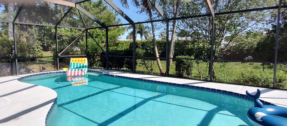 Building Photo - 1132 SE Oriental Ave