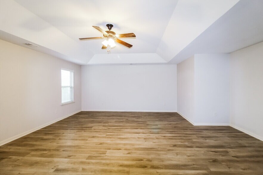 Building Photo - 221 Sableshire Way