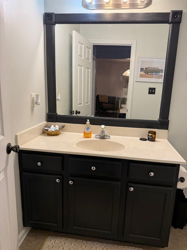 Building Photo - 3BD/2BA Updated Ranch on a Wooded Lot- Two...