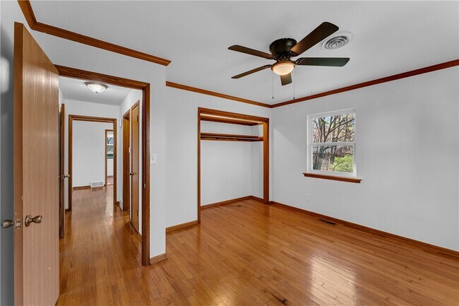 Building Photo - 515 W Holly St