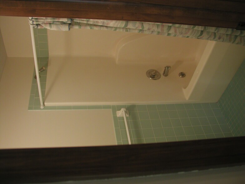 Shower - 13305 Discovery Dr