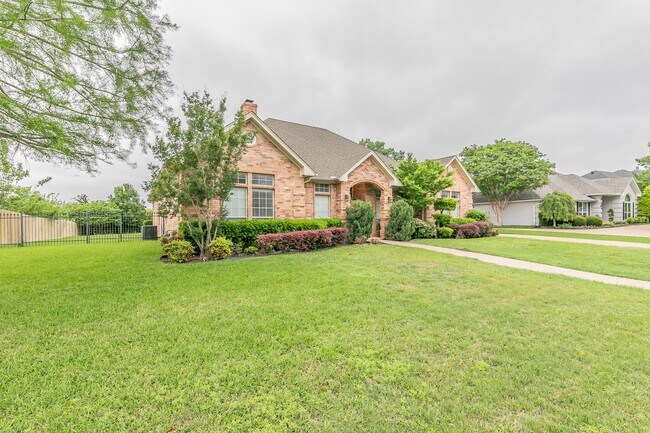 Building Photo - Beautiful 4 Bedroom Home in Ridgmar