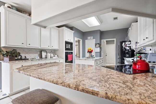 Building Photo - 9292 Deepwater Dr