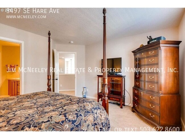 Building Photo - 3497 SE Hare Ave