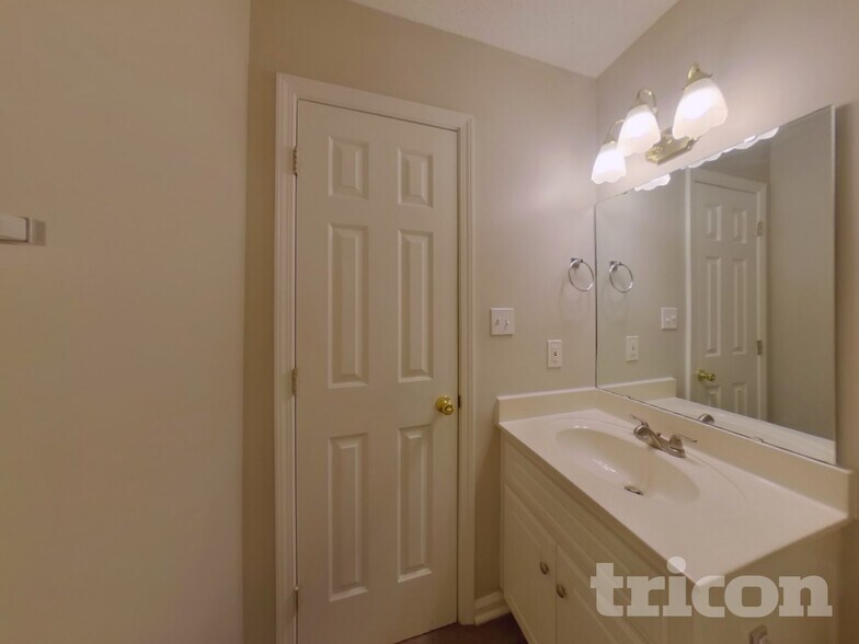 Building Photo - 21 Marabou Ct