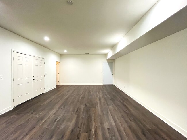 Building Photo - 4 Bed, 4.5 Bath Located in Hawthorne, CA