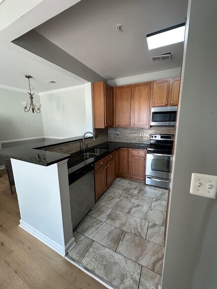 Kitchen/Dining room - 6185 Willow Pl