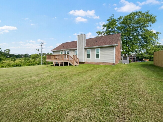 Building Photo - Station Camp Schools zoning! 3 bed with bonus room! Pet friendly!