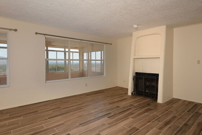 Building Photo - Amazing 4 Bedroom with Views SE Rio Rancho!