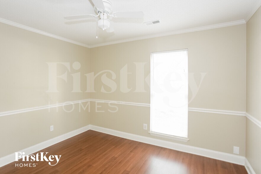 Building Photo - 10017 Topeka Dr