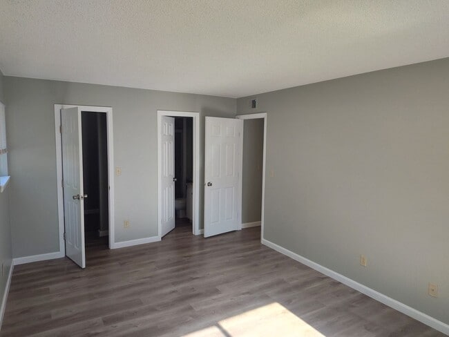 Building Photo - Gorgeous 2 bed Aurora condo for rent