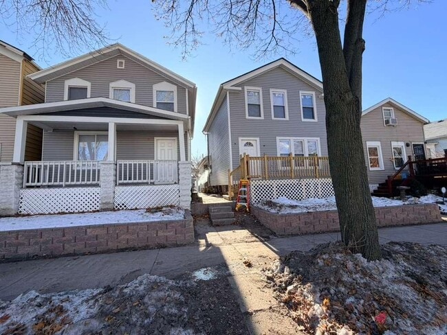 Building Photo - 651 W Bruce St