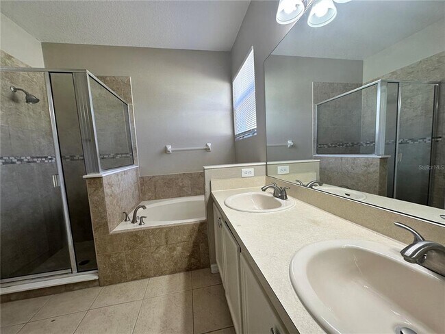Building Photo - 558 Knollwood Dr