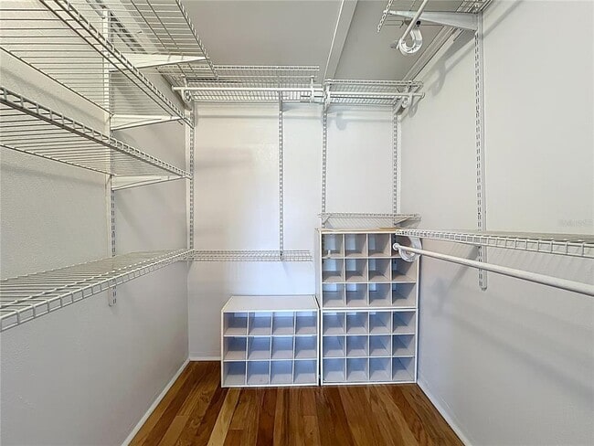 Building Photo - 640 N Park Ave