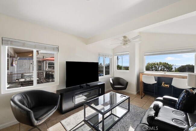 Building Photo - 640 S Coast Hwy