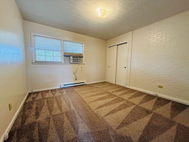 Building Photo - 1104 Ayton Pl