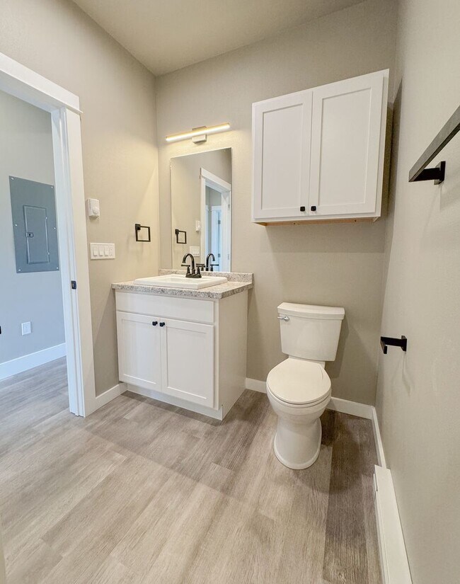 Building Photo - Pet Friendly 2 bed/ 2 bath unit at Soldier...
