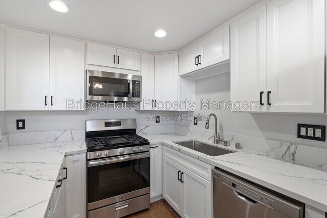 Building Photo - 7328 Tooma St