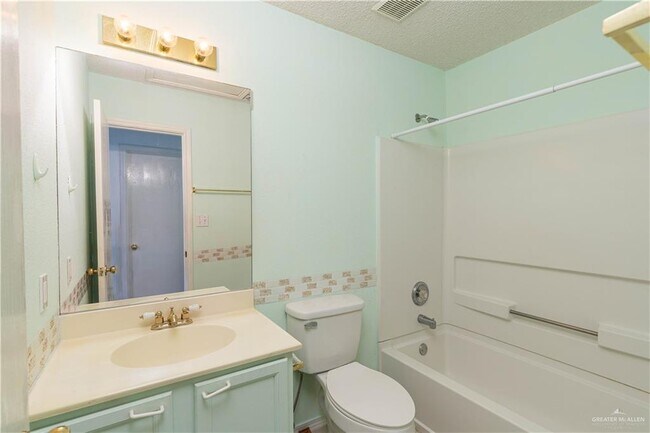 Building Photo - 17 Roundup Cir