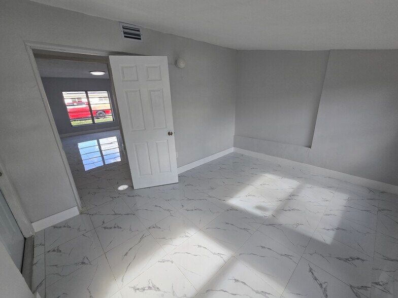 Building Photo - 1320 NE 211th Ter