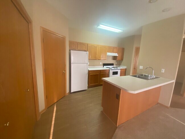 Building Photo - 1820 S 13th Ave E