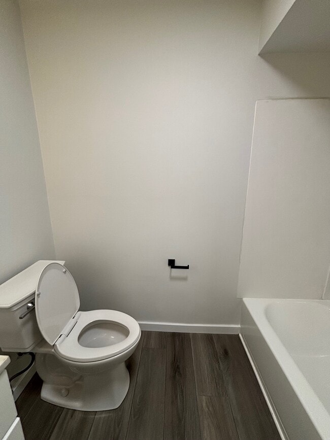 Building Photo - 2713 Center St