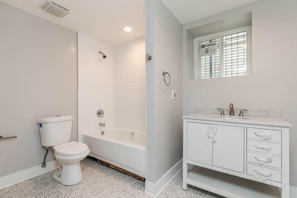 Building Photo - 2200 N Kenneth Ave