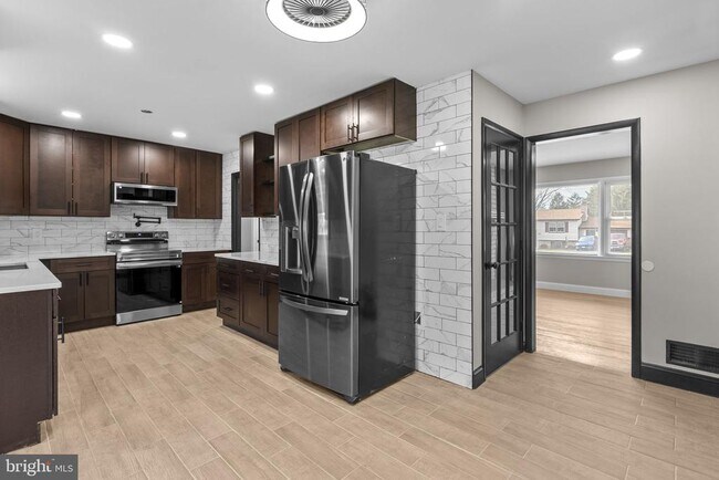 Building Photo - 3887 Shadywood Dr