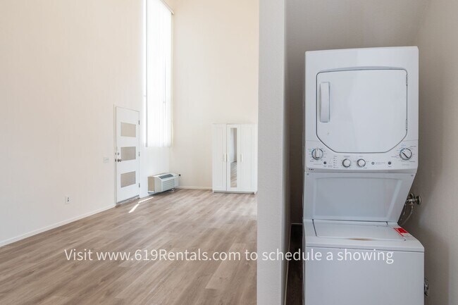 Building Photo - Loft Condo with Views & Deck