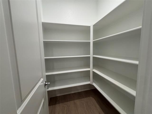 Building Photo - 708 Enys Wy