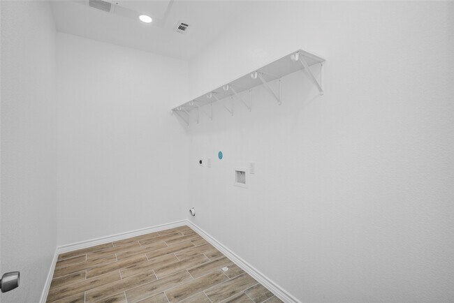 Building Photo - 9932 Fillmore St
