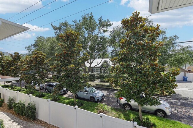 Building Photo - 157 9th Ave N