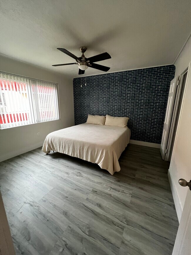 Bedroom - 2114 Biarritz Dr