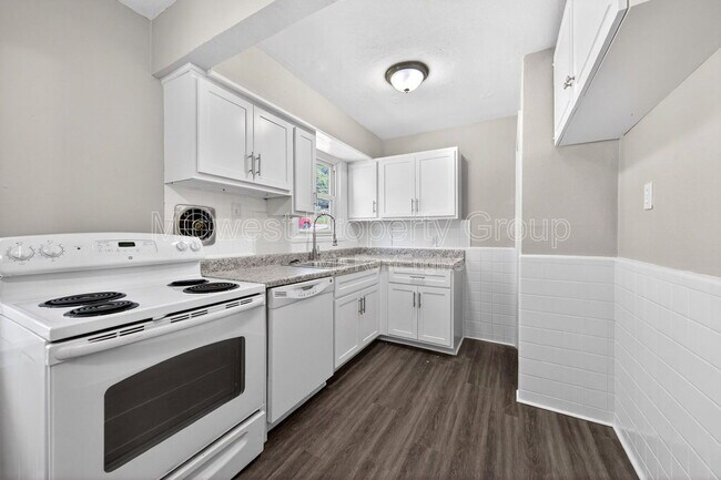 Building Photo - 10066 Dorothy Ave
