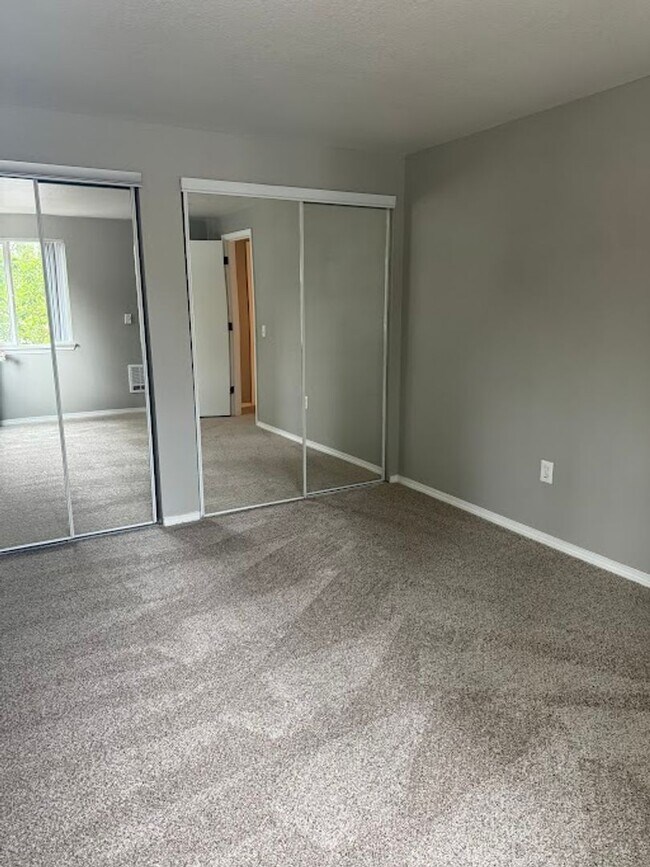 Building Photo - The ideal space to balance life, work and play.