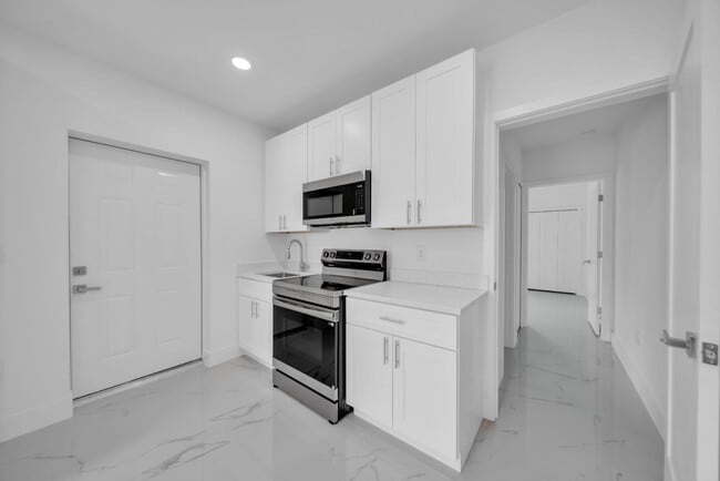 Building Photo - 2413 Quentin Ave S